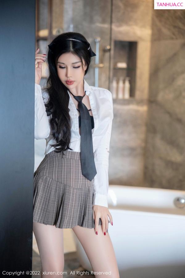 田冰冰  [XiuRen]高清写真图 2022.11.24 No.5902 田冰冰 制服美腿第32张图片